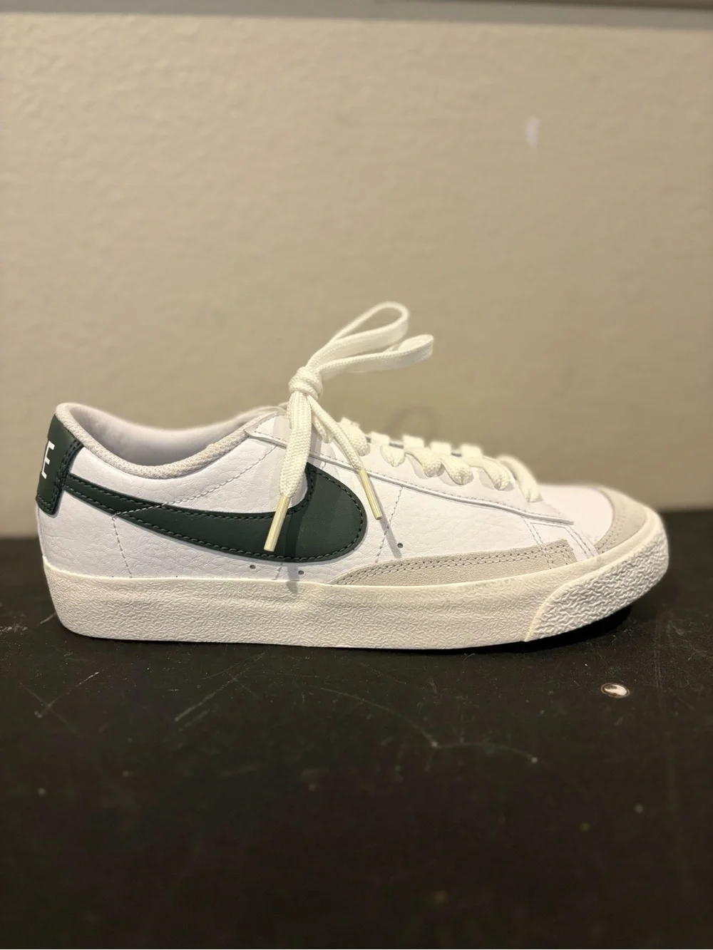 Nike Blazer Low '77 (GS) White/Green-Sail Youth Size 5.5Y DA4074-124 - Picture 2 of 9